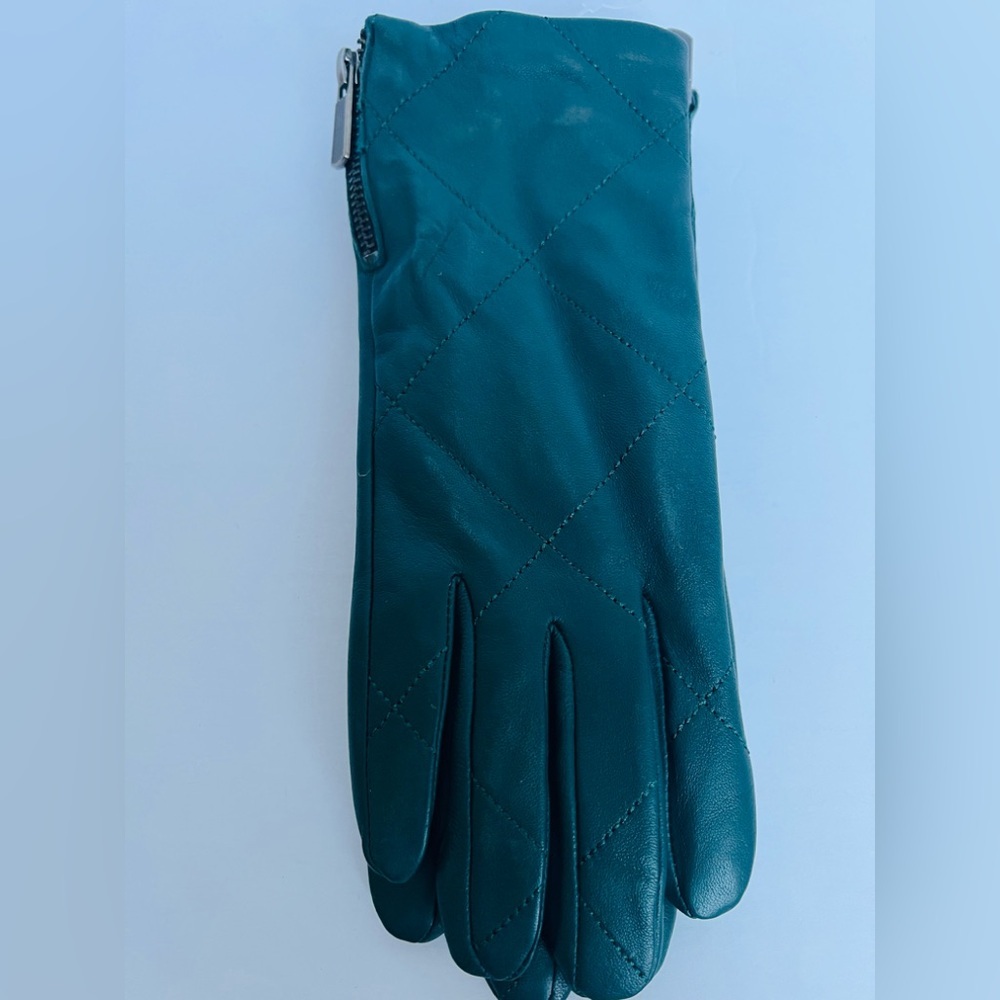 NEW! Chico’s Stitched Box Soft Leather Glove